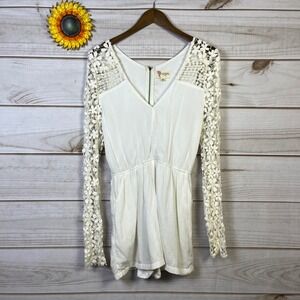 LAtiste by Amy cream Lace Sleeve Romper Playsuit V-Neck Zipper Front Women's M